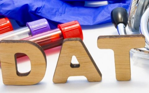 DAT狂潮2025：企业加密财库的盛宴与隐忧